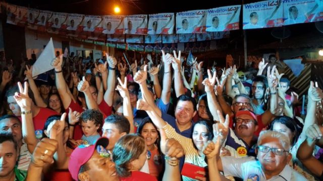 Rigo Teles arrasta multidão em mega caminhada no povoado Cocos, em Mirador