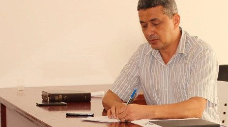 Professora coloca uma “estranha” para dar aulas no seu lugar com consentimento de prefeito no Maranhão