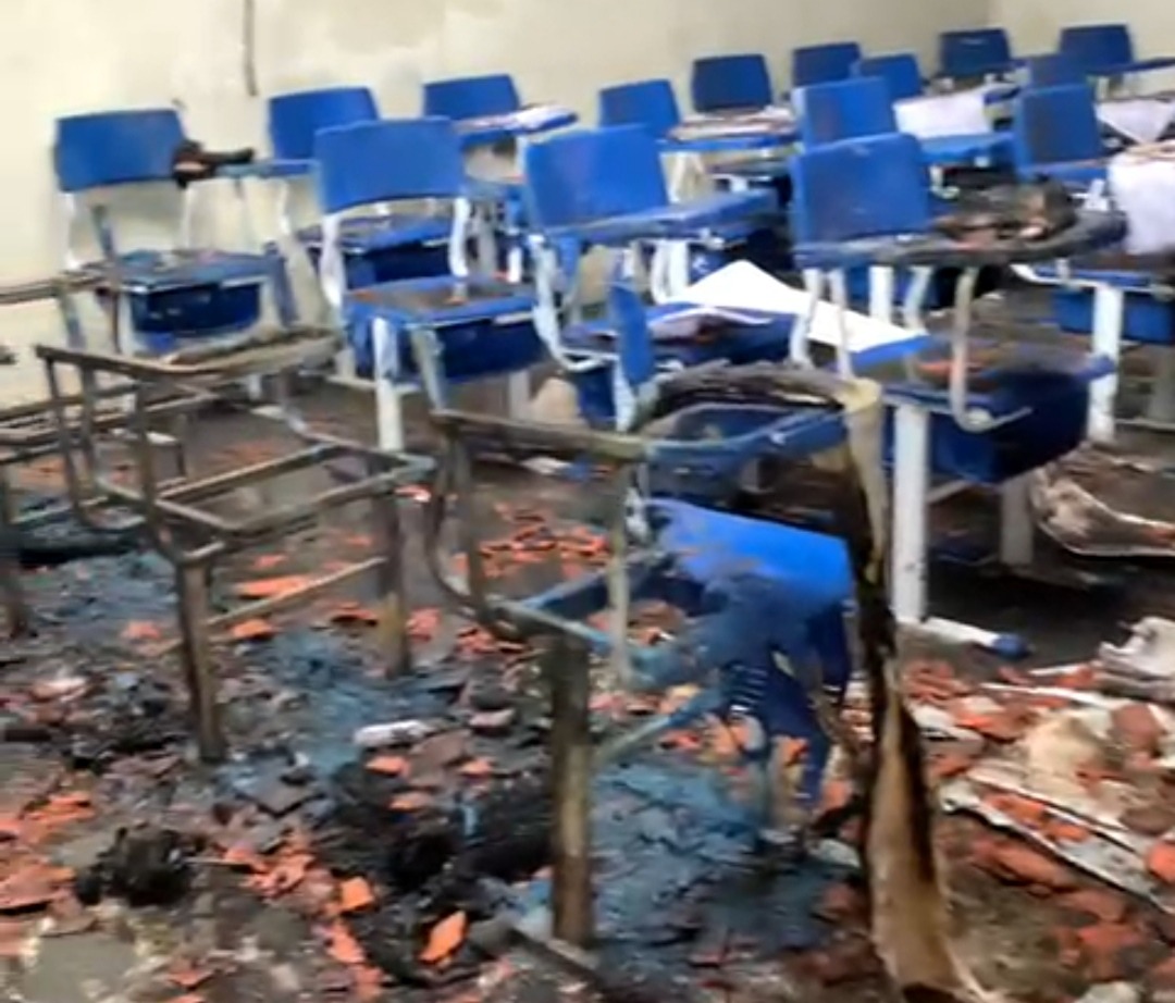 Aparelho de ar-condicionado provoca incêndio em sala de aula, em Timon